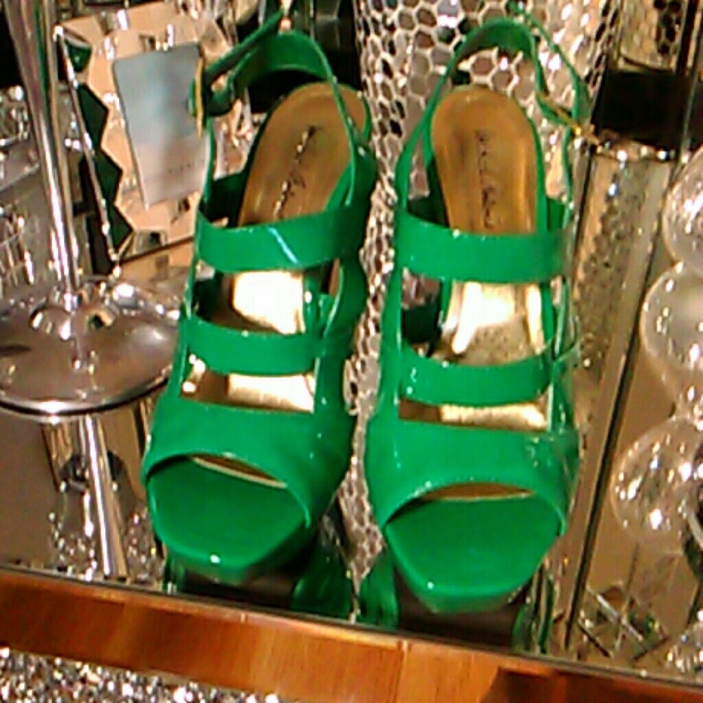Heels - Picture 4 of 7